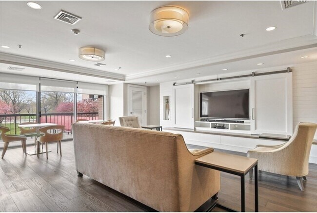 Foto del edificio - 3920 Mystic Valley Pkwy