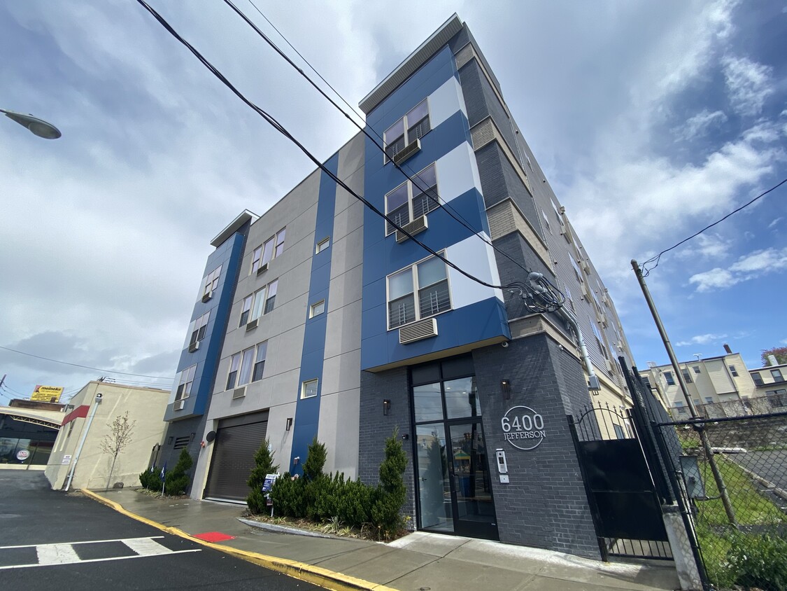 Foto principal - 6314 Jefferson St