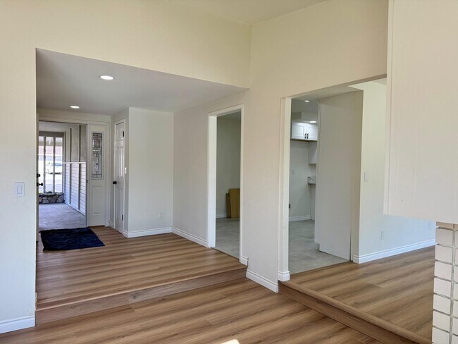 Foto del edificio - 251 E Heather St