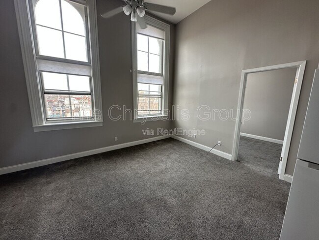 Foto del edificio - 217 W Main St