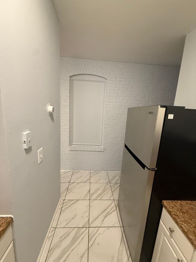 Building Photo - 178-188-188 S Whitney St