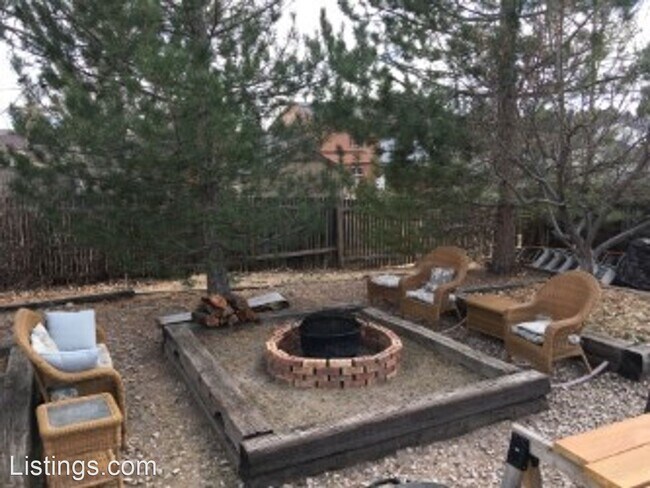 Foto del edificio - 3 br, 3 bath House - 1380 South St