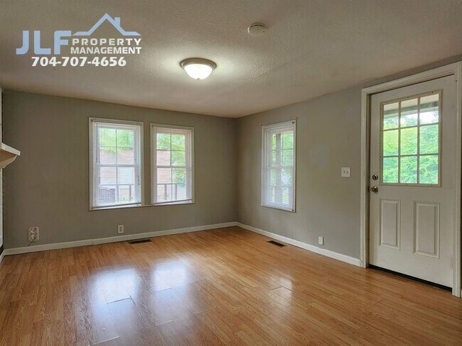 Foto del edificio - Adorable 3/1 Home in Albemarle
