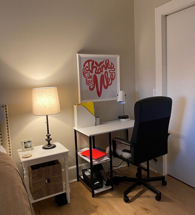 Apartamento 6 - zona de oficina en dormitorio - The Block