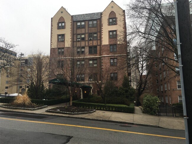 Foto del edificio - 42 Barker Ave