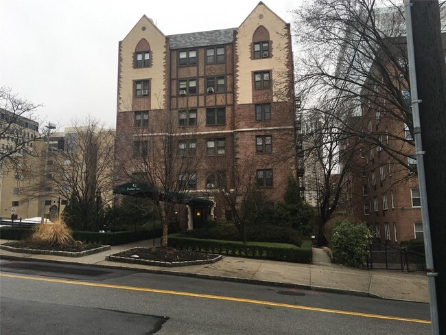 Building Photo - 42 Barker Ave