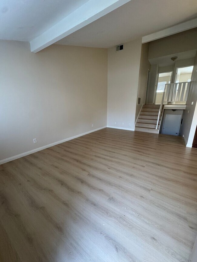 Foto del edificio - Bright, Updated Home Ready to Move In