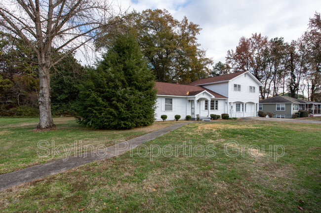 Building Photo - 2798 Sardis St