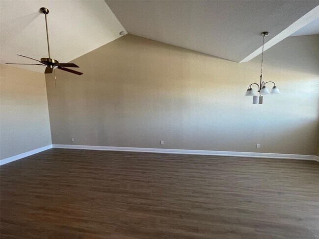 Foto del edificio - 10365 Pendleton Ave