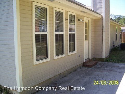 Building Photo - 918 Pine Cone Cir