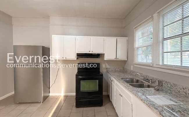 Foto del edificio - 3-Bedroom Home with Off-Street Parking / Pet-Friendly / Vouchers Accepted / Available Now!