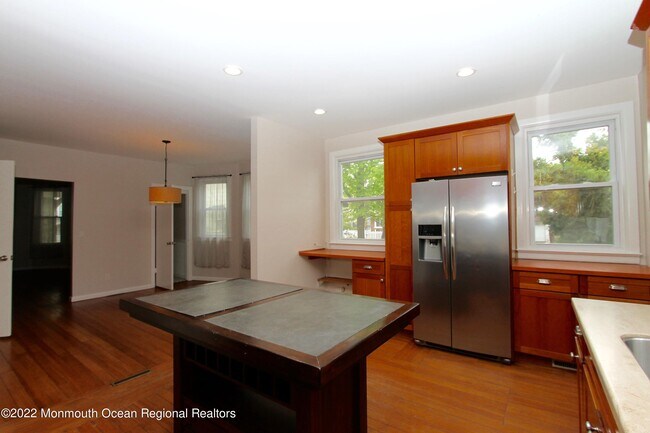 Building Photo - 198 E Bergen Pl