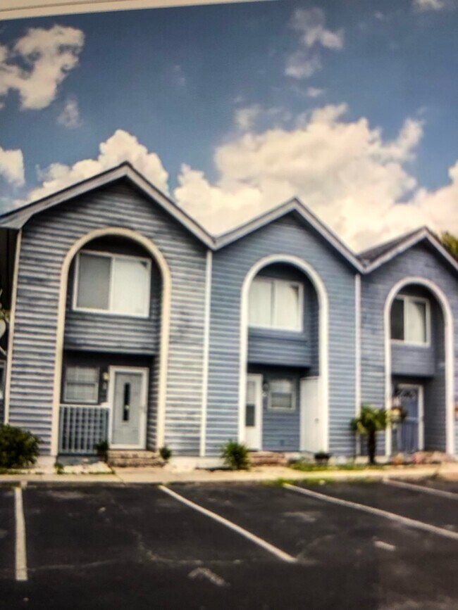 506 62nd Ave N, Myrtle Beach, SC 29572 Townhome Rentals in Myrtle