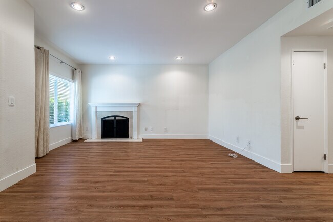 Foto del edificio - 14937 Dickens St