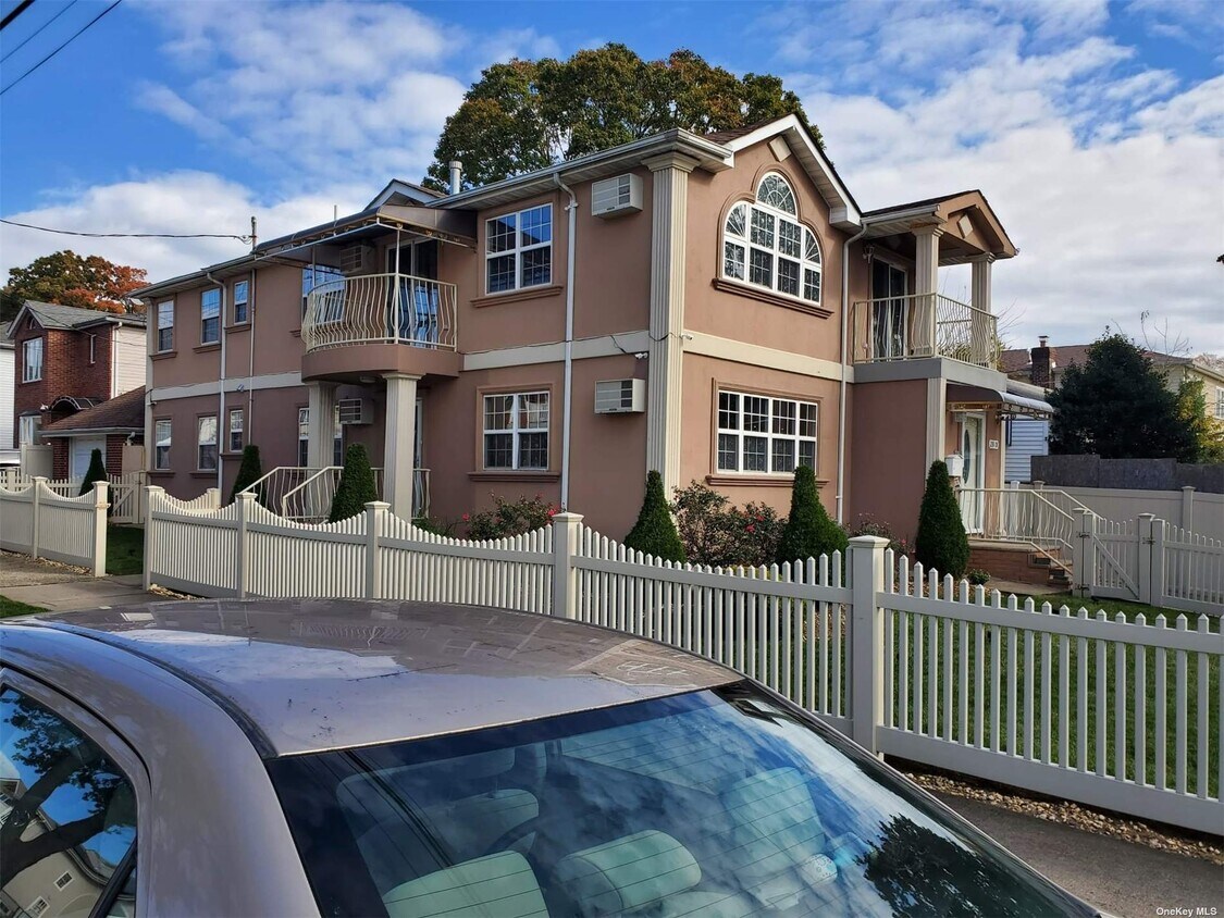 Primary Photo - 231-1 146th Ave