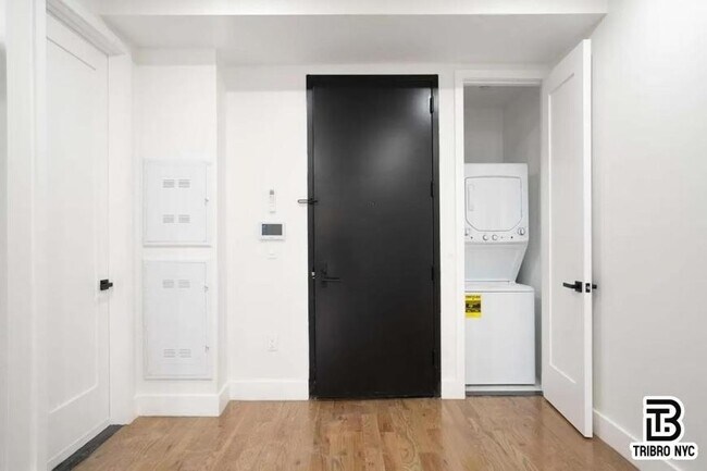 Foto del edificio - 2 bedroom in BROOKLYN NY 11211