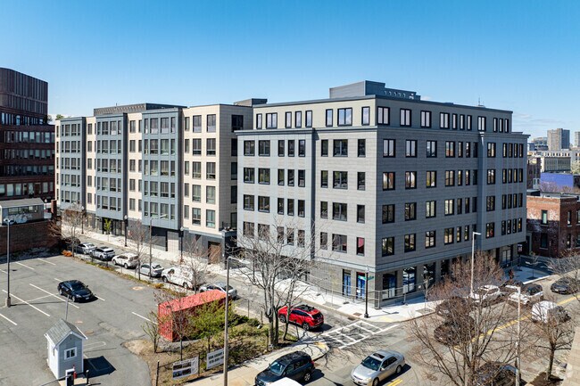10 Taber Street se encuentra en el submercado Lower Roxbury de Boston. - 10 Taber St