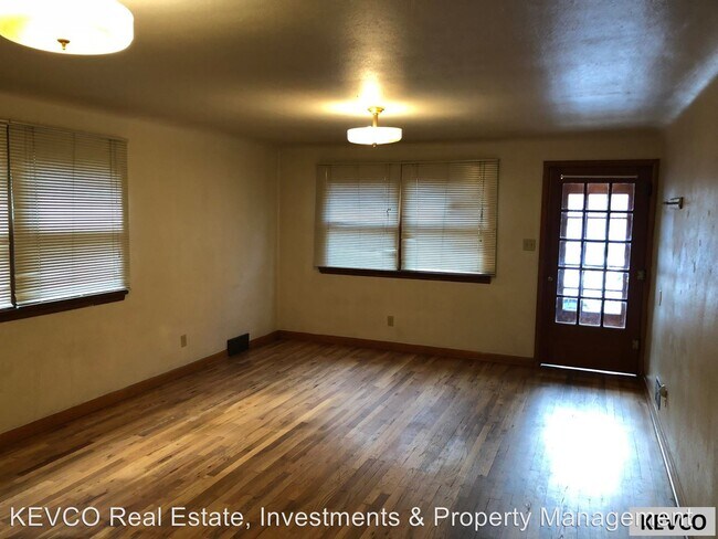 Building Photo - 2 br, 1 bath Apartment - 323 E Prospect Rd