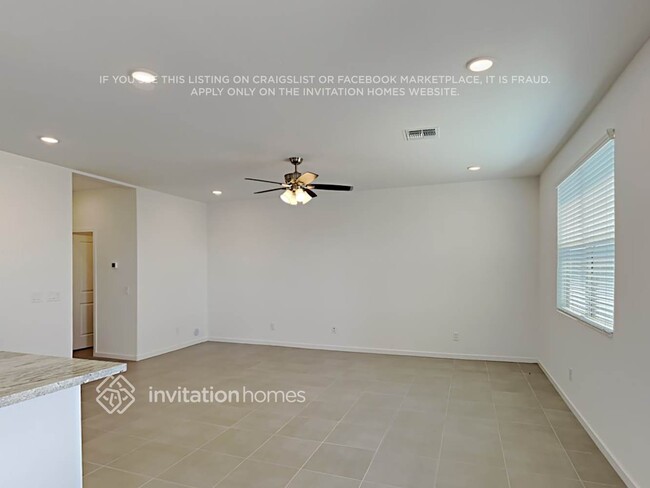 Foto del edificio - 40471 W Sunland Dr