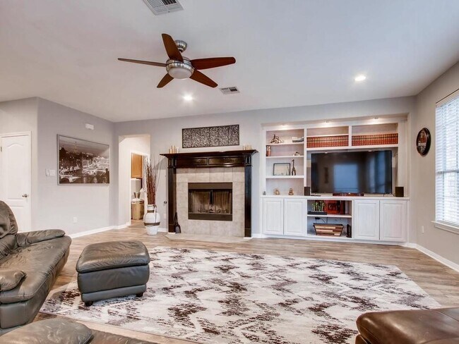 Foto del edificio - 9409 Jenaro Ct