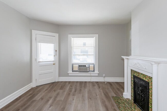 Photo - 115 E Foraker St Apartment