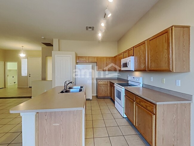 Building Photo - 13544 W Ironwood St