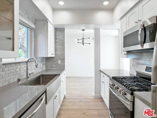 Foto del edificio - 1900 Silver Lake Blvd