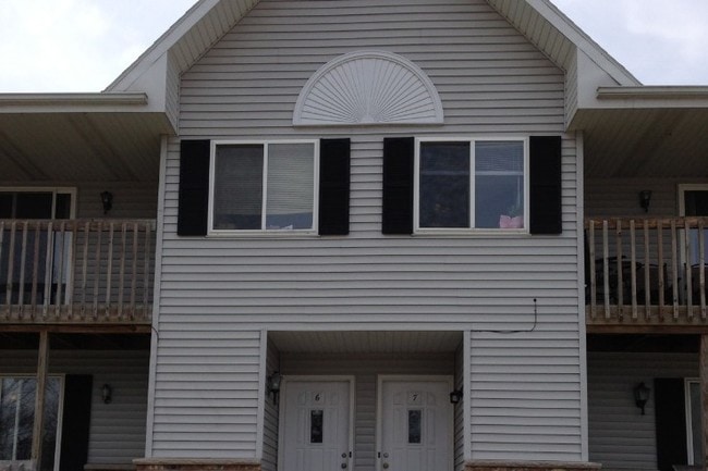 Front of building - 1800 N Washington St