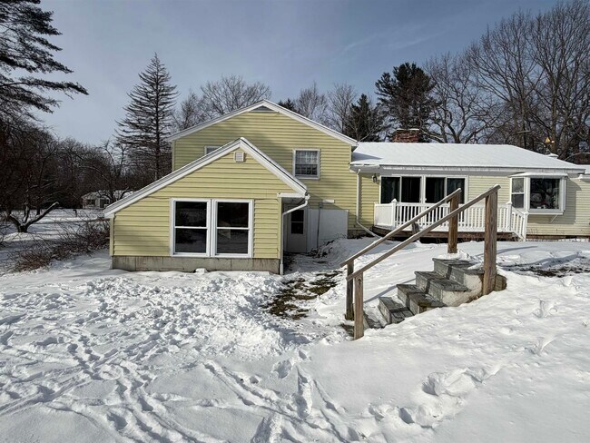 Foto del edificio - 32 Forest Rd