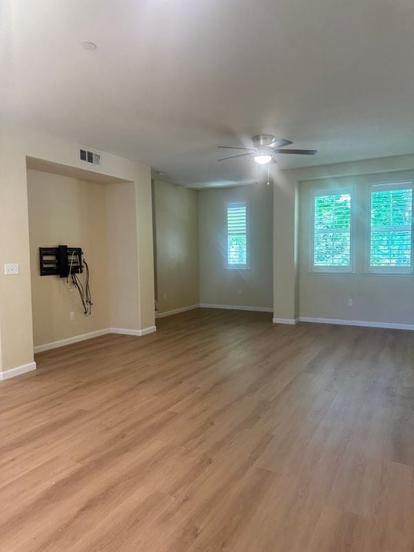 Building Photo - 842 Las Flores Rd