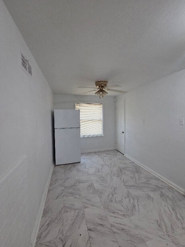 Foto del edificio - 1816 N Hanley Rd