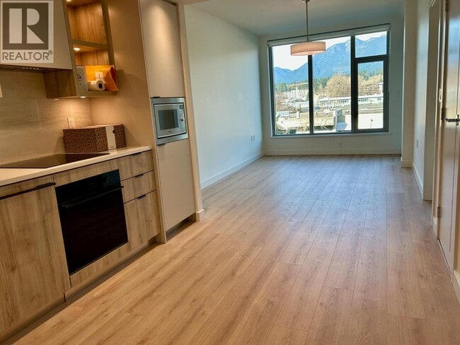 Building Photo - 755 Harbourside Dr