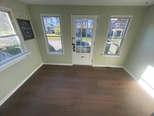 Foto del edificio - 339 Oak Rd