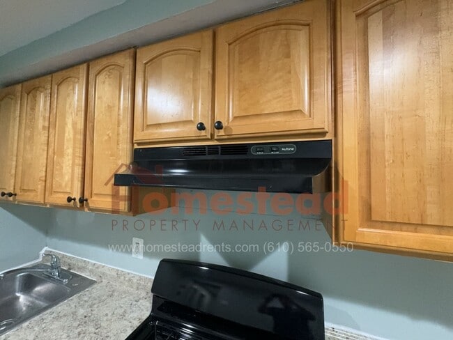 Building Photo - 4 Bedroom Home in Darby