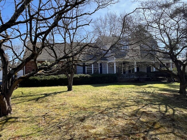 Building Photo - 87 Russet Rd