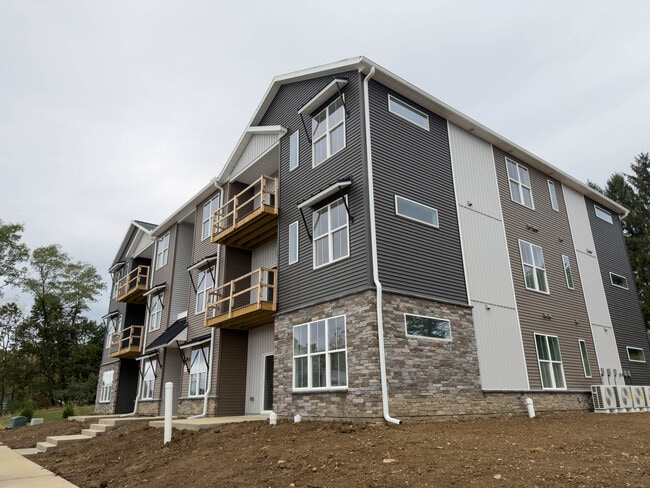 Building Photo - Briar Ridge Commons