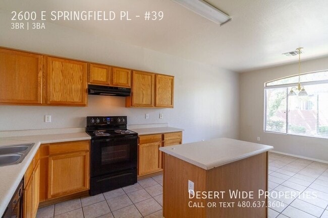 Building Photo - 2600 E Springfield Pl