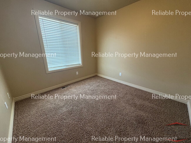 Building Photo - 1060 Stevens Dr