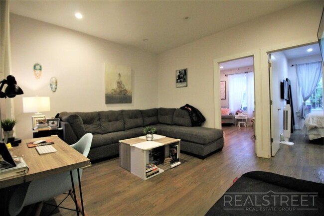 Foto del edificio - Renovated Spacious 2 BR in Bushwick