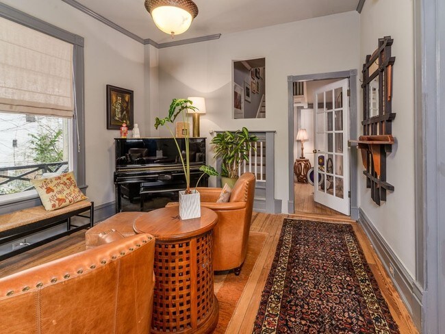 Shared Lower Parlor Apartment B Entrance - 145 & 135 Melrose Avenue