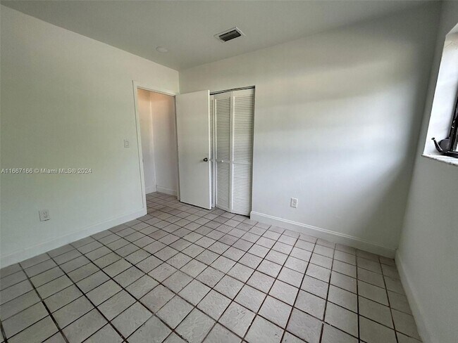 Foto del edificio - 3417 SW 25th Ter