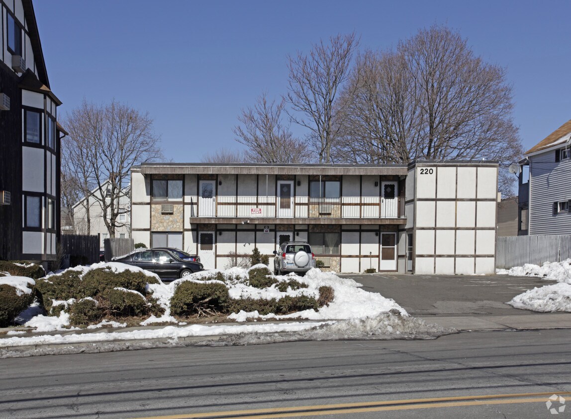 Foto del edificio - 220 Cove Rd