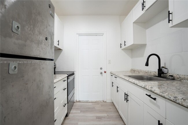 Building Photo - 770 83rd St