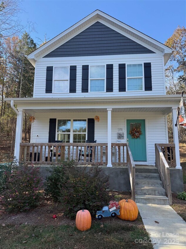 Primary Photo - 518 Lake Head Rd