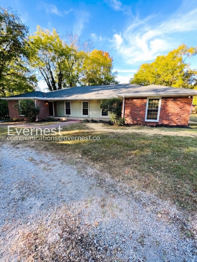 Foto del edificio - 570 Hawkins Dr