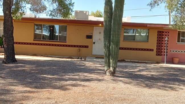 Building Photo - 5071 S Cherry Ave