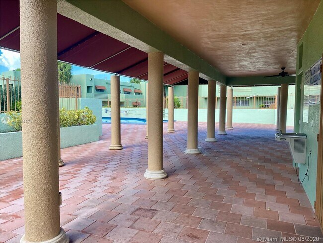 Foto del edificio - 11123 NW 7th St