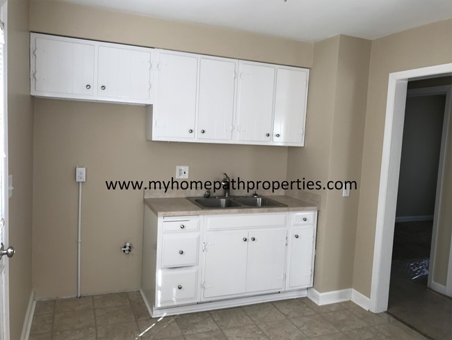 Building Photo - 3233 N 85th St