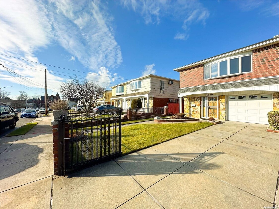 Primary Photo - 155-09 Locke Ave
