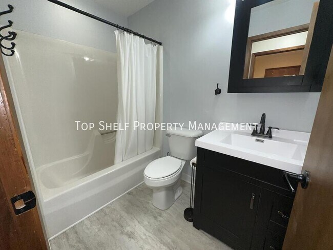 Foto del edificio - 4517 Woodland Ave